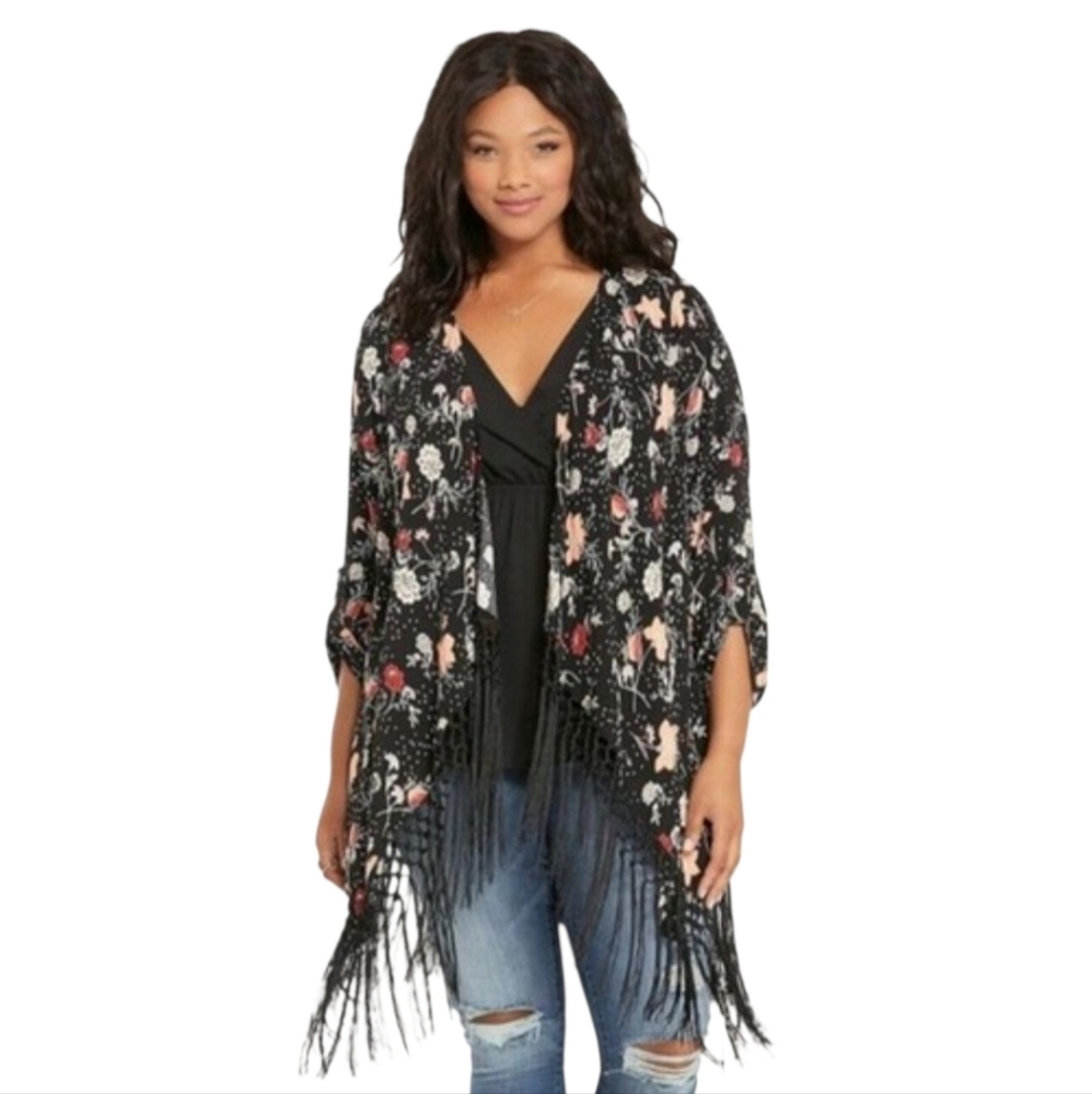 Torrid Black Floral Romantic Gypsy Boho Fringe Duster Cardigan Kimono Size 6X.